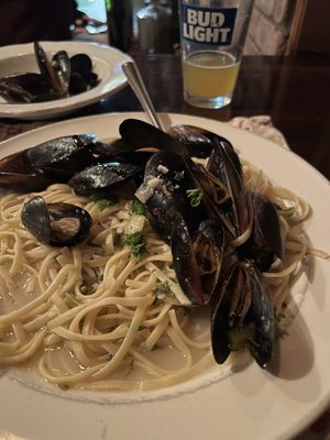 Linguini with mussels and a white wine sauce