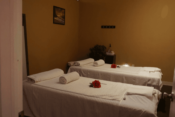 couple massage room