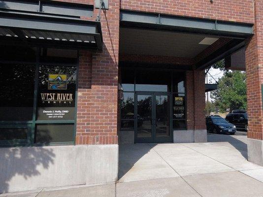 Entrance to West River Dental in Bend Oregon. View from Bond St looking west. (closer)