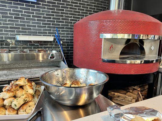 Garlic knots & pizza oven