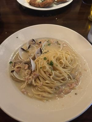 Linguine with clams - "tossed in a white wine and garlic butter sauce, finished with fresh parsley"