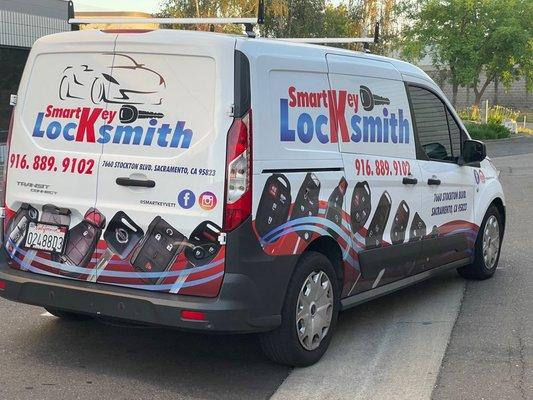 Locksmith service servicio de cerrajería mobil al 916 889 9102 llaves perdidas, copias de llaves con chip, controles remote