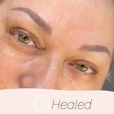 Healed results after 6 weeks. 
En su cita de retoque solo se perfeccionan pequeños detalles y boost color.