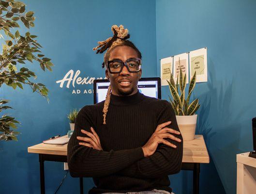 Hi, I am the owner of Alexander Ad Agency and I am here to help bring your ideas to life!