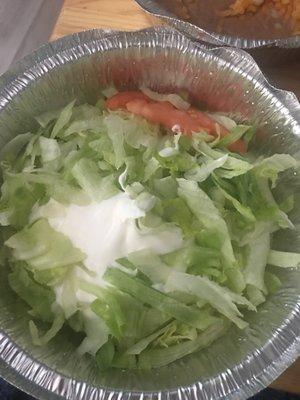 Lettuce, sour cream and tomato