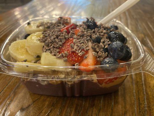 Classic: granola, banana, strawberry, blueberry, honey, peanut butter, cacao nibs...