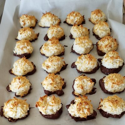 Chocolate coconut macaroons