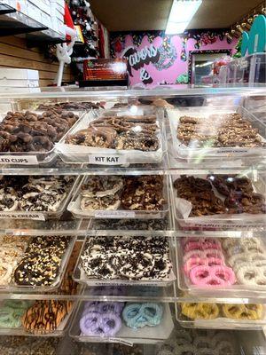 So many Hand Dipped Chocolate Covered Pretzels Party