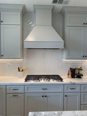 Sorrento (blanco) backsplash from Anaya Tile