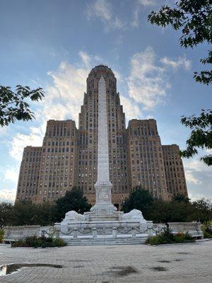 Center - obelisk