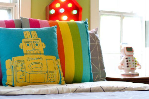 Space/robot mashup in a boy's bedroom