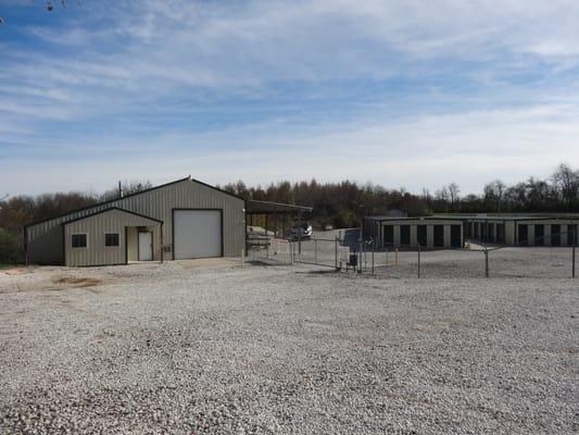 Wide shot of Hwy 79 Storage.