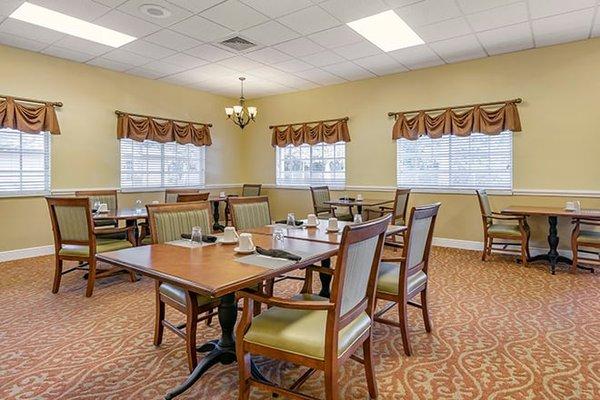 This is the dining rm where my dad eats (I got these pics off the Brookdale website). Check out the arms on the chairs. Helps to transition.