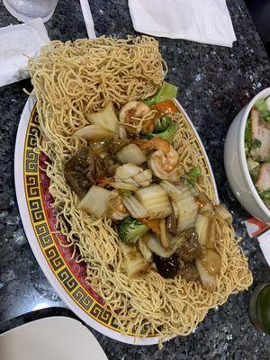 Mi Xao Don Tham Cam. Combination fried noodles