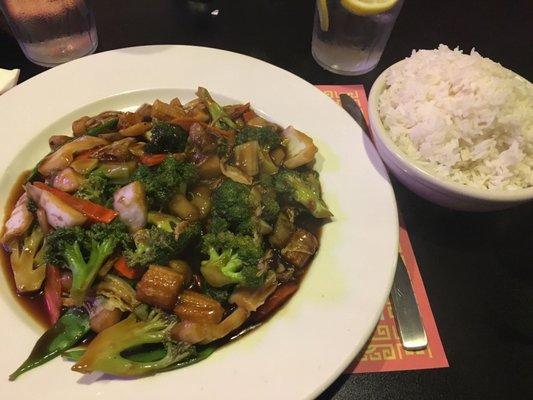 Vegetable delight with steamed rice (sub dark sauce for light!)