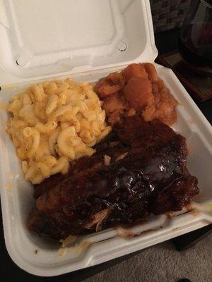 Turkey wings, mac & cheese and yams