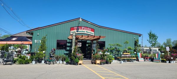 Entrance to Tru-Finds Nursey. These folks are super nice.