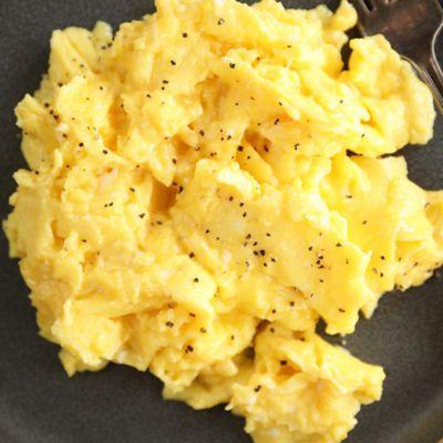 Fluffy scrambled eggs