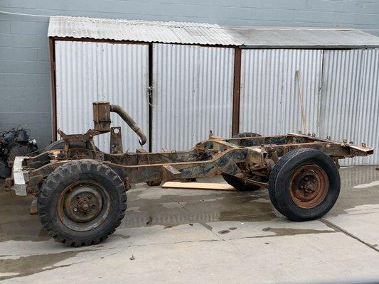 Sandblasting and starting the rebuilding process of this 1963 Land Rover series 2A.