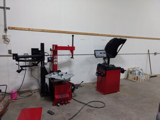 Brand new tire balancing machine and tire changing machine to enable us to meet your wheel needs.