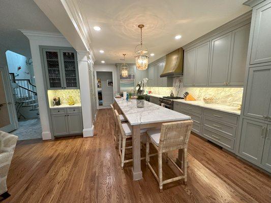 Elevate your Smyrna, GA home with Yanover Construction's remodeled kitchen - where style meets functionality in perfect harmony.