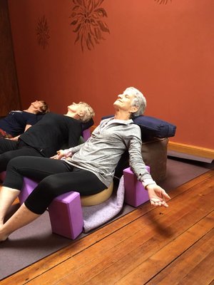 There's always enough support to make EVERYbody comfortable at healixyoga.