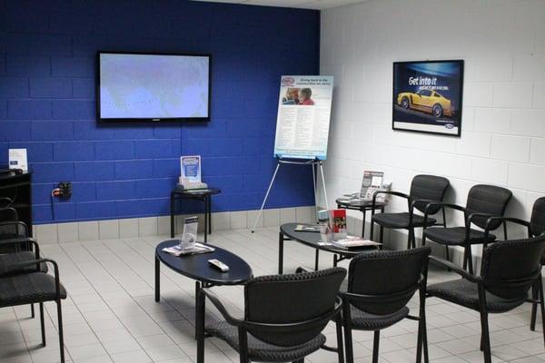 Service waiting lounge.  Cable TV, WiFi, Computer Access, and Coffee available for customers.