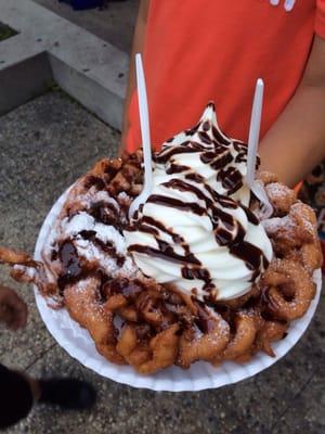 Sundae funnel cake