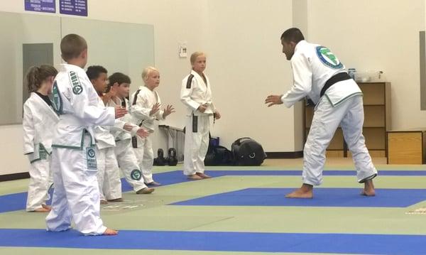 Professor Suyan Queiroz instructing the kids class.