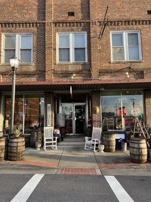 Front door or the Cadiz antique mall on Main St cadiz KY