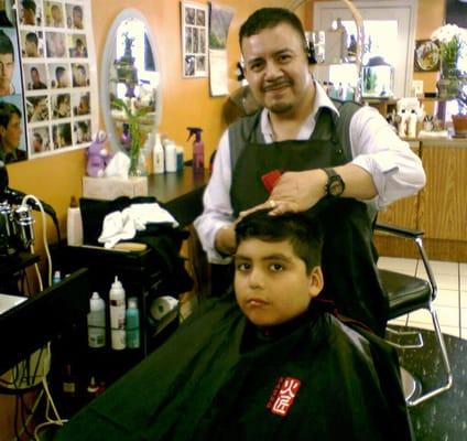 Paco tambien corta pelo de Nino's. He also cuts kids hair. LOOK!