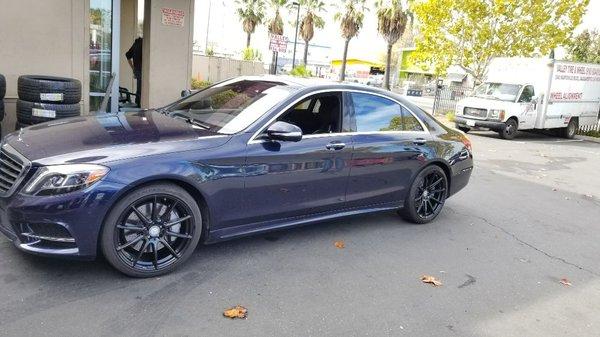 20x9 and 20x10 staggered niche Essen wheels on this 2016 mercedes s550