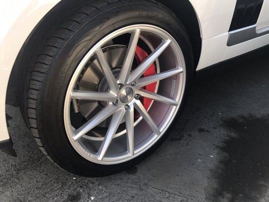 Wheels and brake calipers