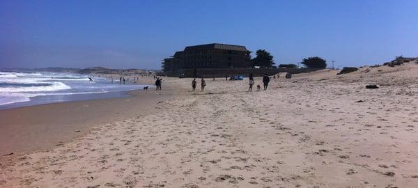 Best Western Motel on the beach. Sun is shining, but there is a chill in the breeze.