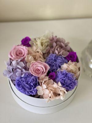 Preserved flowers in a gift box