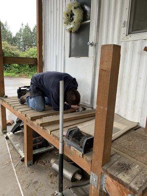 Delivery driver, Tom, removing the entire door and frame to fit in the fridge