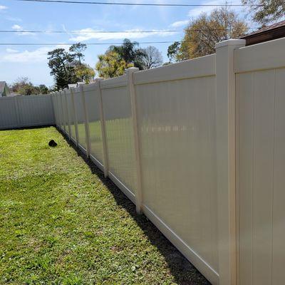 Vinyl fence cleaning