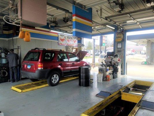 Charlie's Fast Lube Oil Change - Anna, IL 
Bay