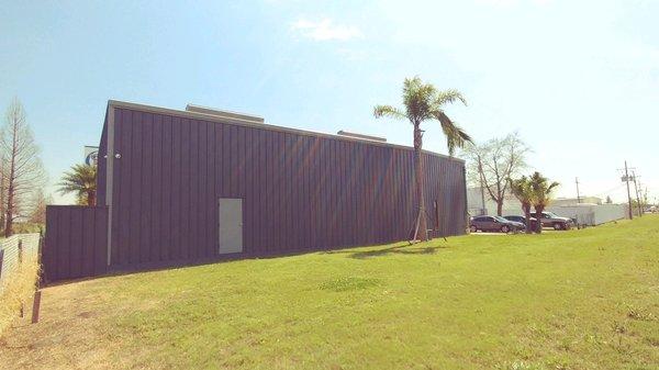 Fresh Cut Landscaping - Kenner, LA - exterior of building