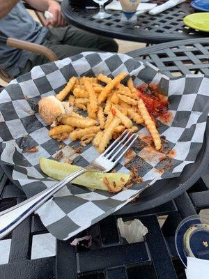 Great fries and burgers.