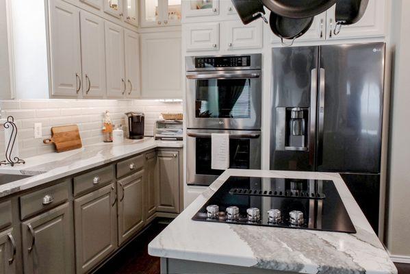 kitchen remodel- notice lights in upper cabinets