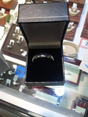 Men's tungsten wedding band