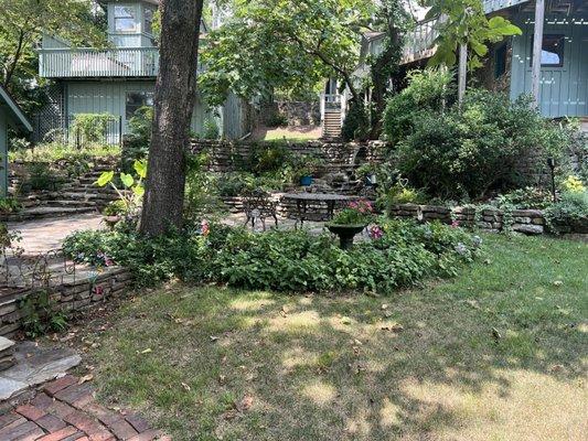 Treehouse Cottages Garden patio