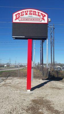 Pylon Sign with 13mm Electronic Message Boards