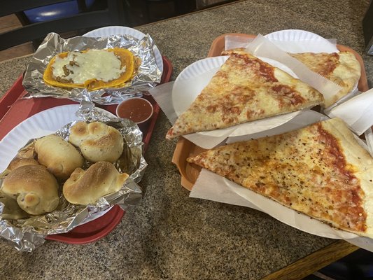 3 plain slices, garlic knots, and beef patty with cheesr