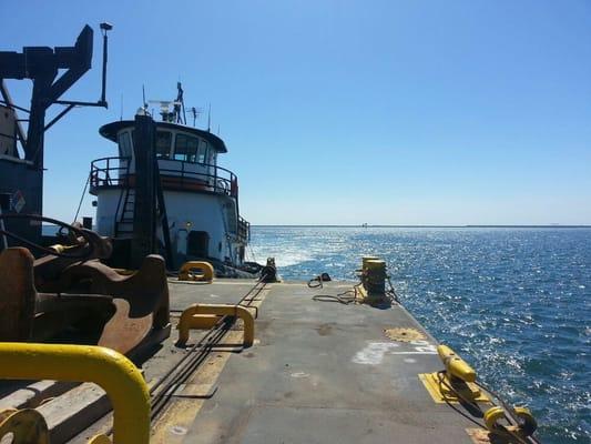 Tow boat Durango at work