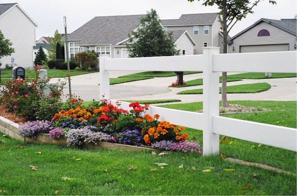 Mustang vinyl fence