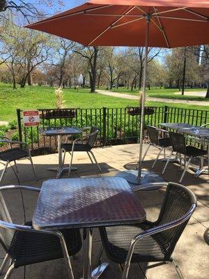 Outdoor Seating at the North and Clark cafe at the Chicago History Museum 2019