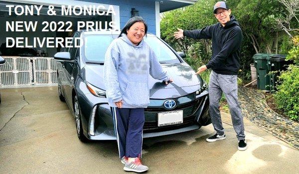 Tony & Monica got a new 2022 Prius Prime XLE Plug-In Hybrid Hatchback, Magnetic Gray Metallic!