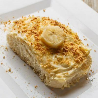 Banana Pudding Cinnamon Roll